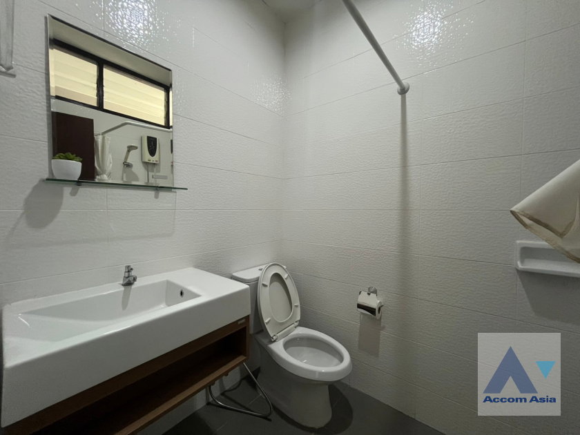 picture 🔼🔽 AccomA 📩 Pet friendly 3 BR House in Khlong Toei Nuea (AA42302) - 7/10