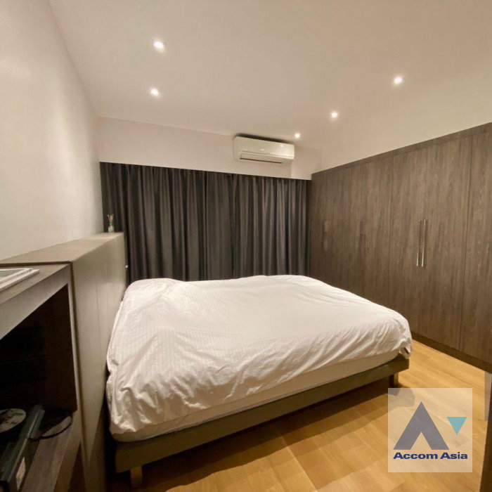 picture 🔼🔽 AccomA 📩 Modern dark-toned condo with glass dining at Royal Castle (AA44283) - 8/13