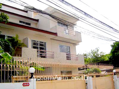 เช่าบ้านเดี่ยว วัน แบงค็อก   : 🔼🔽 AccomA 📩  4 BR House in  Lumphini (40114)
