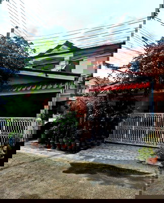 เช่าทาวน์โฮม วิทยาลัยบริหารธุรกิจและการท่องเที่ยวกรุงเทพ : ให้เช่าทาวน์เฮ้าส์ 2 ชั้น 30 ตรว.(หลังมุม) ม.เคซี 5 คลองสามวา มี 4 ห้องนอน 2 ห้องน้ำ จอดรถได้ 4 คัน ซ.พระยาสุเรนทร์ 40