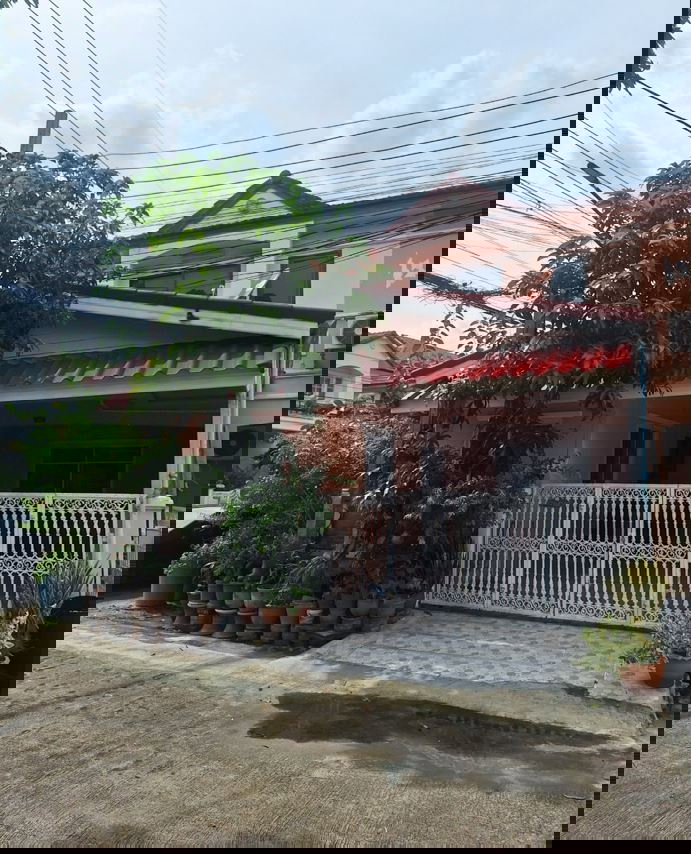 รูป ให้เช่าทาวน์เฮ้าส์ 2 ชั้น 30 ตรว.(หลังมุม) ม.เคซี 5 คลองสามวา มี 4 ห้องนอน 2 ห้องน้ำ จอดรถได้ 4 คัน ซ.พระยาสุเรนทร์ 40 - รูปที่ 1/16