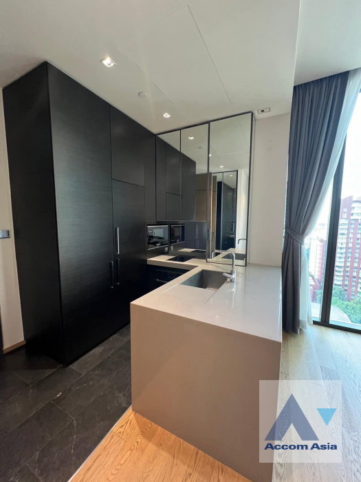 รูป 🔼🔽 AccomA 📩 Modern condominium with dark accents and full glass shower at 28 Chidlom (AA40276) - รูปที่ 3/11