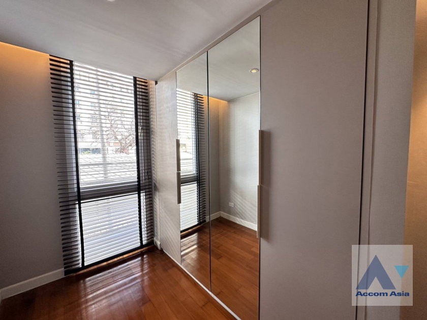 รูป 🔼🔽 AccomA 📩 Elegant family-friendly condo with garden balcony (13000952) - รูปที่ 10/16