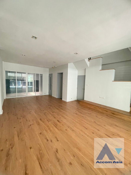 รูป 🔼🔽 AccomA 📩  4 BR House in Chom Phon (AA35914) - รูปที่ 2/12
