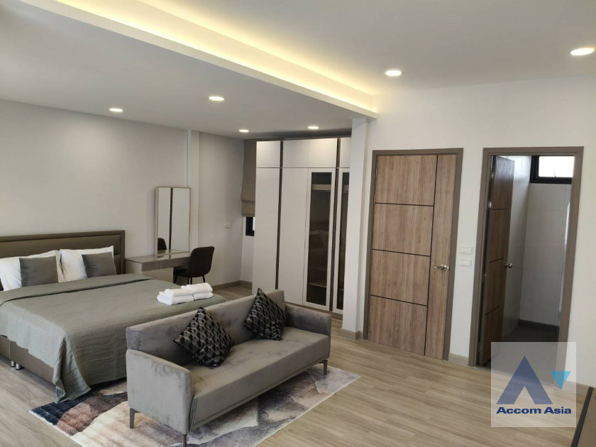 รูป 🔼🔽 AccomA 📩 Elegant townhouse with natural light and modern layout (AA42421) - รูปที่ 17/20