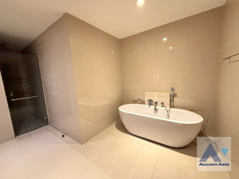 picture 🔼🔽 AccomA 📩 Modern condo in peaceful city-center location (AA43503) - 16/20