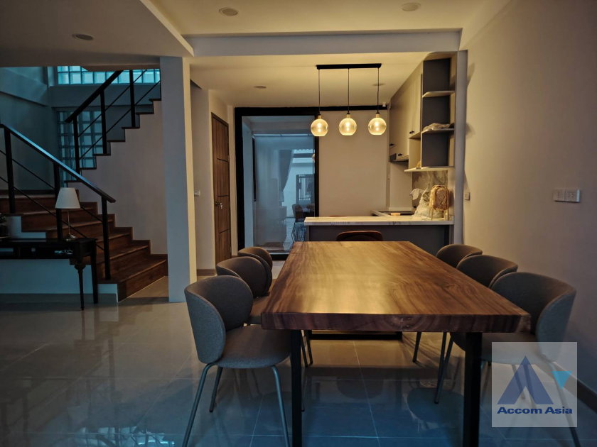 รูป 🔼🔽 AccomA 📩 Elegant townhouse with natural light and modern layout (AA42421) - รูปที่ 3/20