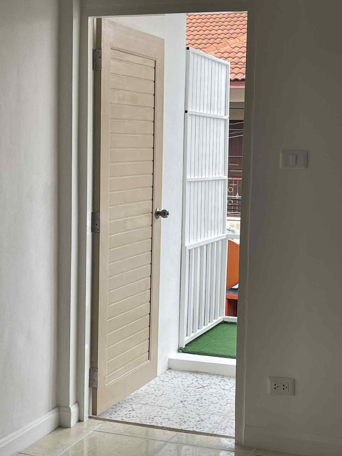 รูป ขายทาวน์เฮ้าส์ 2 ชั้น  หมู่บ้านปัณณธร 3  พรประภานิมิต ตกแต่งครบ ติดถนนหลักของหมู่บ้าน ไม่มีค่าส่วนกลาง  - รูปที่ 17/24