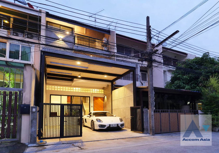 รูป 🔼🔽 AccomA 📩 Pet friendly 5 BR Townhouse in Khlong Tan Nuea (AA30344) - รูปที่ 1/20