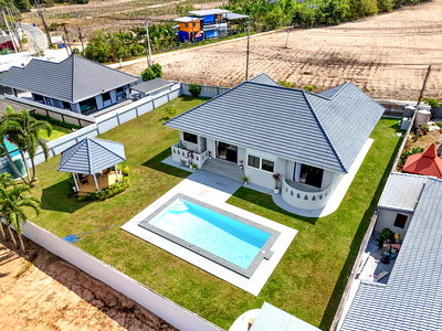 บ้านเดี่ยว ชลบุรี : Pool Villa for Sale Bang Saray Large Land Quiet Living