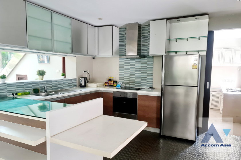 picture 🔼🔽 AccomA 📩 Modern Tropical Home with Natural Greenery and Airy Design (13001853) - 3/20