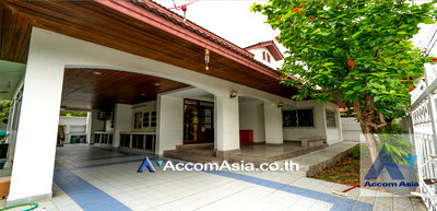 Houses for rent Soi Ekamai (Sukhumvit 63) : 🔼🔽 AccomA 📩  4 BR House @Moo Baan Pakamas (AA27550)