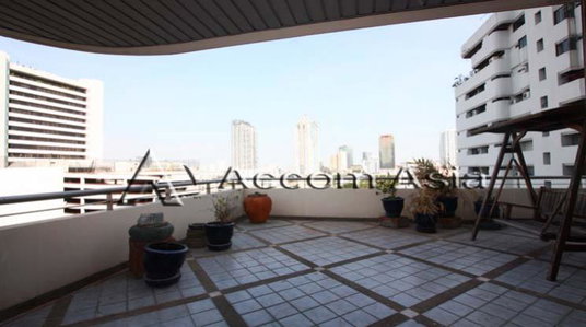 รูปภาพ 🔼🔽 AccomA 📩 Wood-accented condominium with wide balcony and natural light (26341)
