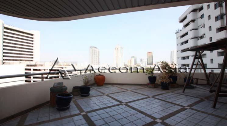 picture 🔼🔽 AccomA 📩 Wood-accented condominium with wide balcony and natural light (26341) - 1/9