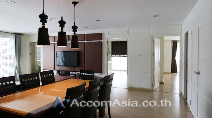 picture 🔼🔽 AccomA 📩 Bright condo with charming wood finishes at Tristan Condominium (AA14639) - 3/12