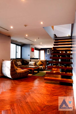 คอนโดให้เช่า : 🔼🔽 AccomA 📩 Stylish condominium with wood stairs and city charm (AA37442)