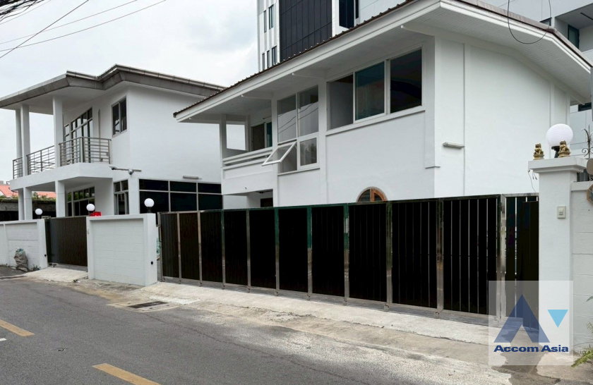 picture 🔼🔽 AccomA 📩 Pet friendly,Home Office 3 BR House in Khlong Tan Nuea (AA26473) - 1/14