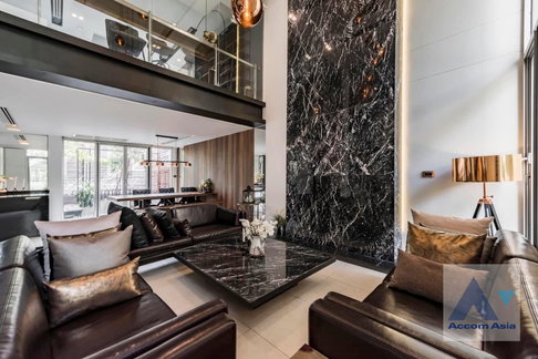 🔼🔽 AccomA 📩 Peaceful townhouse in central Sukhumvit, Yannawa area, with lush garden (AA27252)