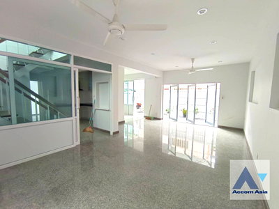Houses for rent BTS Thong Lo (Thong Lor) : 🔼🔽 AccomA 📩 Pet friendly 3 BR House in Khlong Tan Nuea (AA36328)