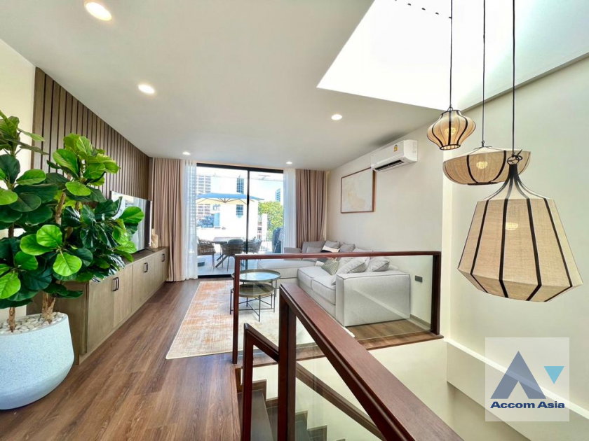 รูป 🔼🔽 AccomA 📩 Pet friendly 3 BR Townhouse in Si Lom (AA38225) - รูปที่ 2/19