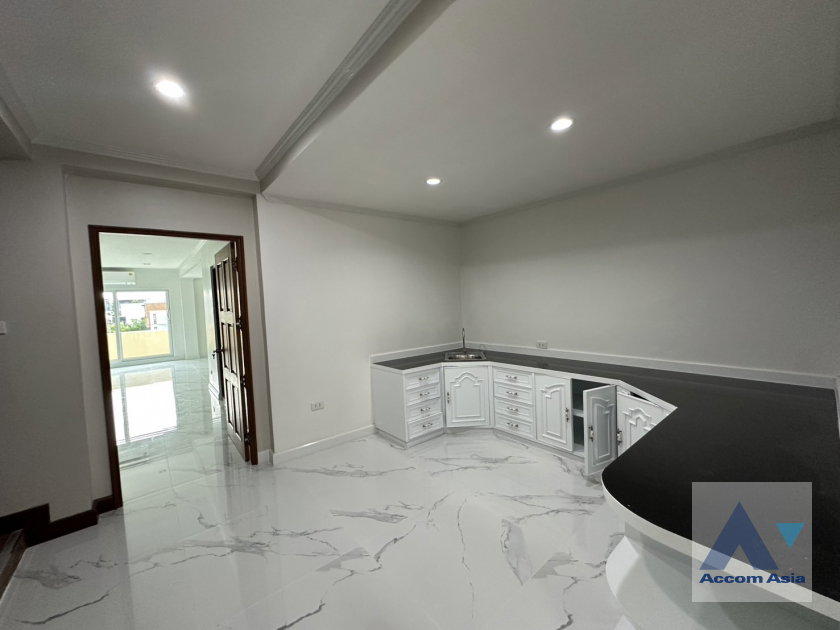 รูป 🔼🔽 AccomA 📩 Home Office 4 BR Townhouse @Yenakart Residence (AA43570) - รูปที่ 12/20