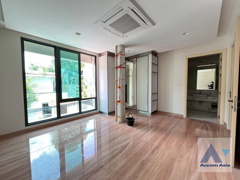 picture 🔼🔽 AccomA 📩 Pet friendly,Common Pool,Newly renovated 4 BR Townhouse @KLANG Nivas (AA43546) - 11/20