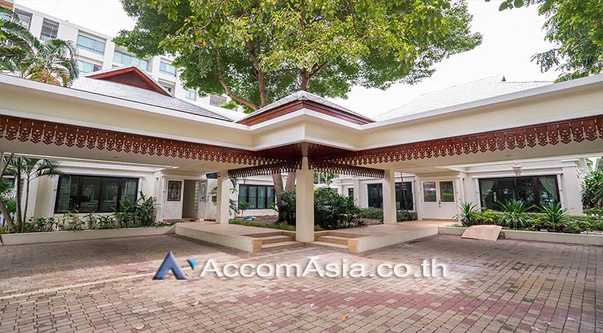 รูป 🔼🔽 AccomA 📩  Family-friendly house with private pool and garden in Sathorn (AA27509) - รูปที่ 2/20