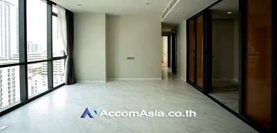 คอนโดให้เช่า : 🔼🔽 AccomA 📩 Elegant Corner condominium with Marble Finishes in Sukhumvit (AA30485)