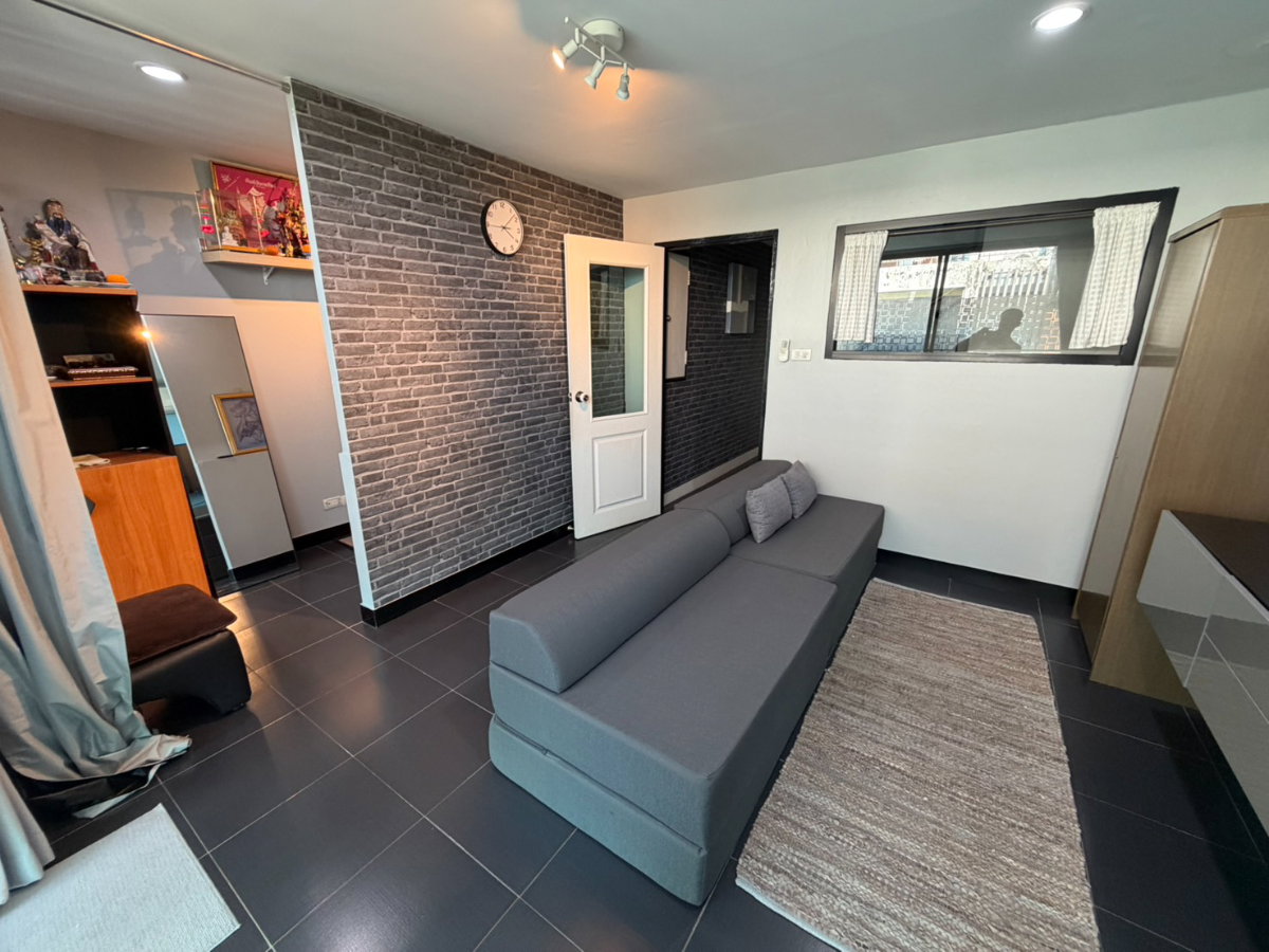 รูป ขายทาวน์เฮาส์ 3 ชั้น หมู่บ้านผาสุขสันติ ซ.พัฒนาการ 67 แยก 10 พร้อมเข้าอยู่ ทำเลดีใกล้แอร์พอร์ตลิงก์และทางด่วน - รูปที่ 11/15