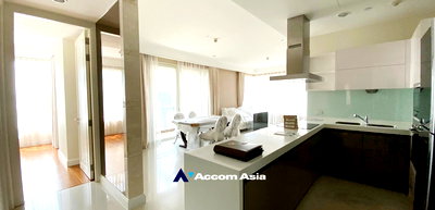 Condos for rent Phyathai Hospital : 🔼🔽 AccomA 📩 Luxury condo for sale in Bangkok with a bright open layout and full-height glass windows