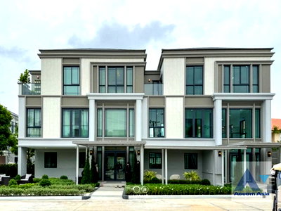 เช่าบ้านเดี่ยว กรุงเทพมหานคร : 🔼🔽 AccomA 📩  Refurbished house with generous layout and rooftop space in Sukhumvit (AA42955)