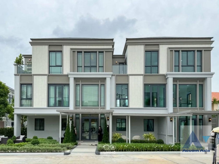 รูป 🔼🔽 AccomA 📩 Refurbished house with generous layout and rooftop space in Sukhumvit (AA42955) - รูปที่ 1/18