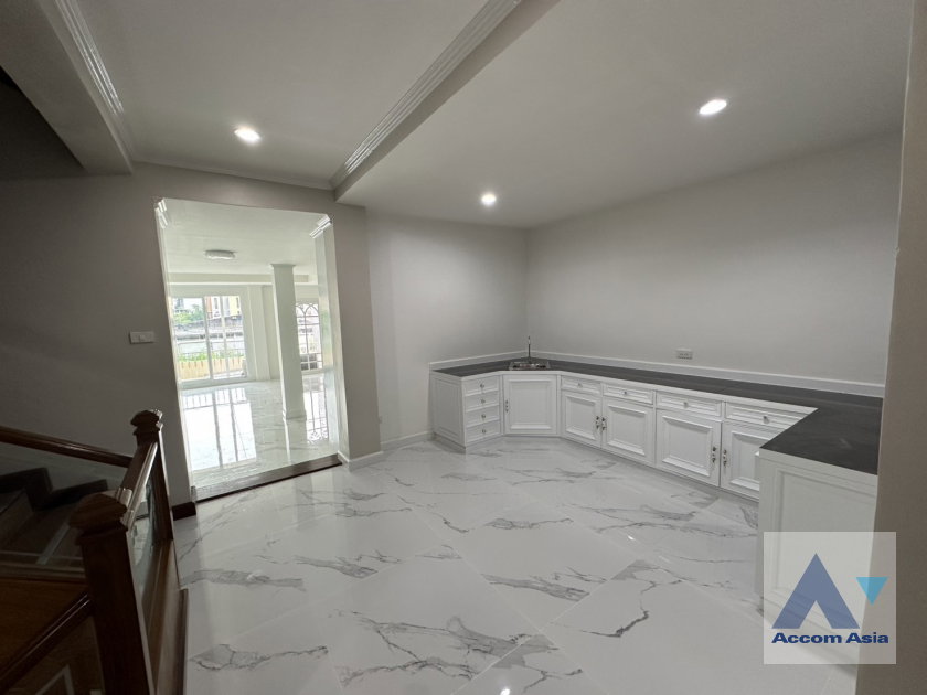 รูป 🔼🔽 AccomA 📩 Home Office 4 BR Townhouse @Yenakart Residence (AA43570) - รูปที่ 11/20
