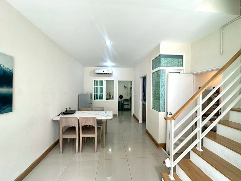 รูป 4 Bedroom Townhouse for Sale in East Pattaya - รูปที่ 7/19