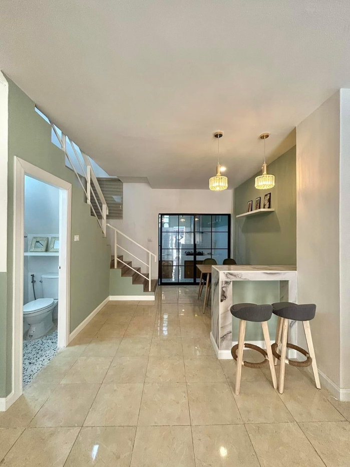 รูป ขายทาวน์เฮ้าส์ 2 ชั้น  หมู่บ้านปัณณธร 3  พรประภานิมิต ตกแต่งครบ ติดถนนหลักของหมู่บ้าน ไม่มีค่าส่วนกลาง  - รูปที่ 3/24