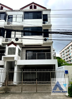 Townhouses for rent Chit Lom Pier : 🔼🔽 AccomA 📩 Home Office 4 BR Townhouse in  Lumphini (AA45112)