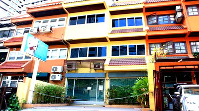 Houses for rent The Emquartier : 🔼🔽 AccomA 📩  3 BR House in Khlong Tan Nuea (2512689)