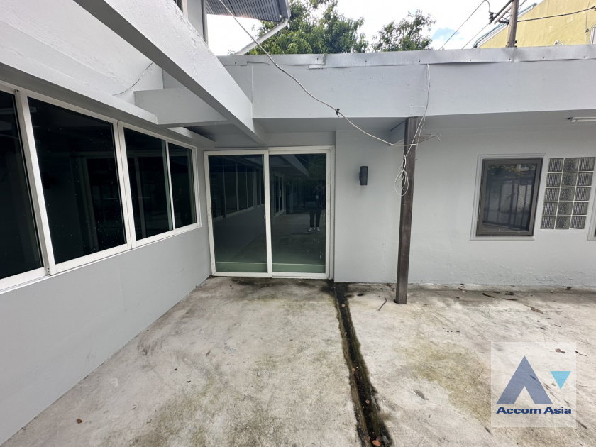 picture 🔼🔽 AccomA 📩 Home Office 2 BR House in Khlong Tan Nuea (AA44738) - 3/17