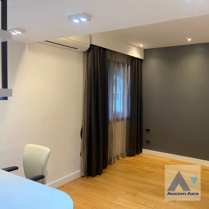picture 🔼🔽 AccomA 📩 Modern dark-toned condo with glass dining at Royal Castle (AA44283) - 6/13