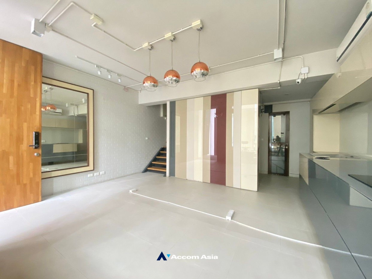 รูป 🔼🔽 AccomA 📩  Modern open-layout house in Punnawithi with high ceilings and natural light (AA15293 - รูปที่ 12/20