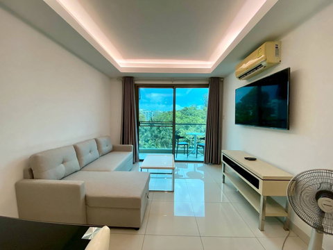 1 Bedroom Condo for Sale in Pattaya at Laguna Beach Jomtien 2