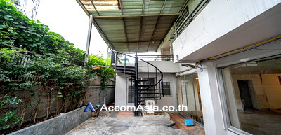 Houses for rent Phloen Chit Road : 🔼🔽 AccomA 📩 Pet friendly,Home Office 3 BR House in  Lumphini (AA29858)