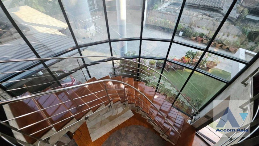 รูป 🔼🔽 AccomA 📩 Loft-Style House for Rent in Ploenchit, Bangkok - Near BTS Ploenchit (AA43397) - รูปที่ 2/19