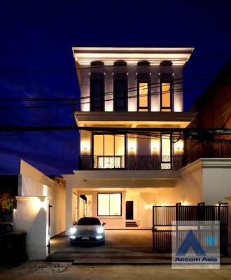 Houses for rent Soi Ekamai (Sukhumvit 63) : 🔼🔽 AccomA 📩 Fully Furnished,Newly renovated,Private Swimming Pool 4 BR House in Phra Khanong Nuea (AA31919)