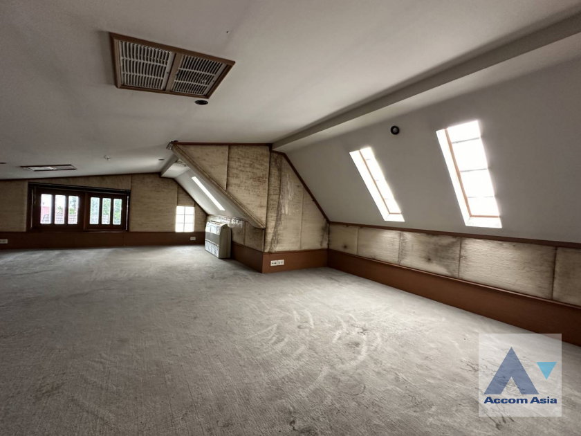 picture 🔼🔽 AccomA 📩 Unique house with vaulted ceiling and classic wood accents (13001642) - 4/11