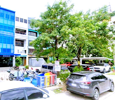 อาคารพาณิชย์ให้เช่า : อาคารพาณิชย์ 4.5 ชั้น ตลาดเอซี ลำลูกกา 1.2 กม. Big C ลำลูกกา คลอง4 3 นอน 3 น้ำ ใกล้ BTS คูคต 900 ม.