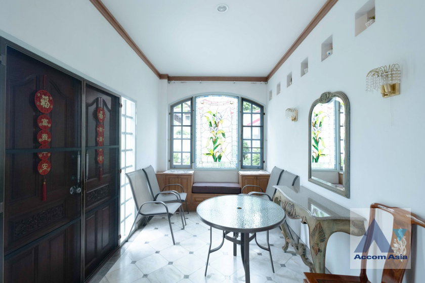 picture 🔼🔽 AccomA 📩 Classic House in Serene Garden with Spacious Layout (AA36987) - 13/20