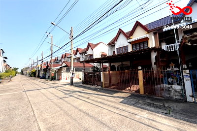 ทาวน์โฮม เขตลาดพร้าว : ขายทาวน์เฮ้าส์ 2ชั้น 24ตรว. เสนานิคม 1- ลาดพร้าววังหิน 72 ม.บ้านดวงแก้ว