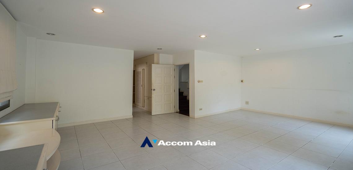 picture 🔼🔽 AccomA 📩 Spacious 4-storey house with parking and private corner yard (AA22965) - 16/20