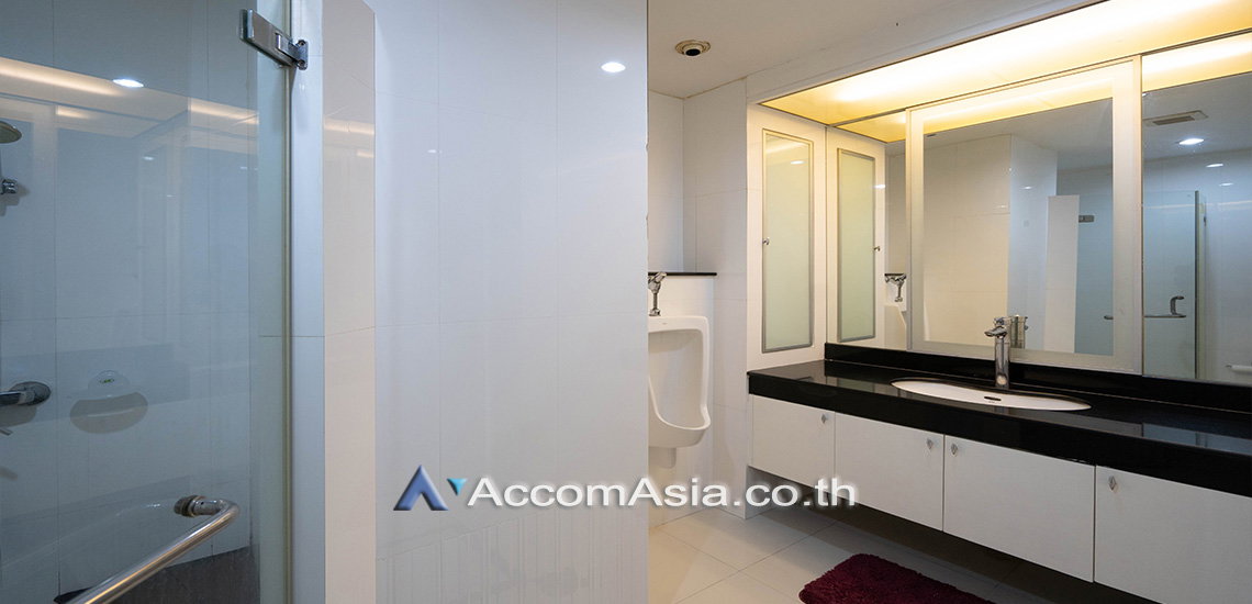 รูป 🔼🔽 AccomA 📩 Modern condominium with open space and wood finishes (AA26581) - รูปที่ 16/17